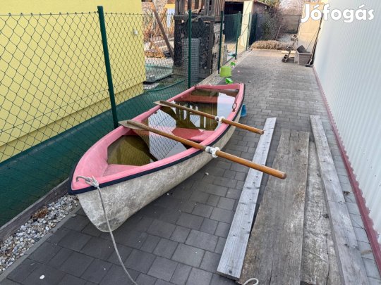 Eladó üvegszálas csónak+fa evezök