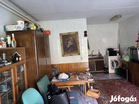 Eladó üzlethelyiség