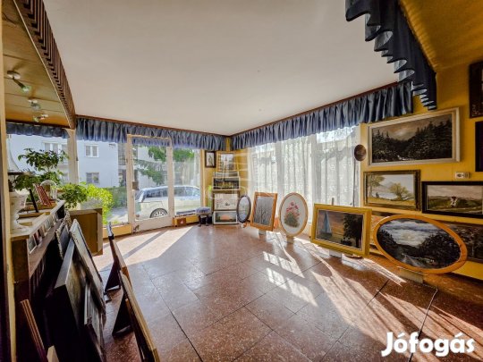 Eladó üzlethelyiség Hatvan, Közvetlenül a korház mellett