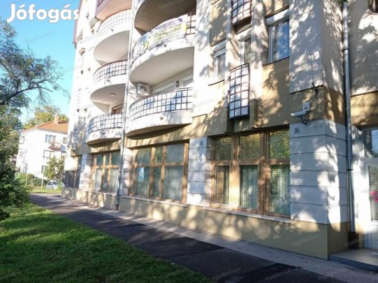 Eladó üzlethelyiség Kecskemét, Belváros