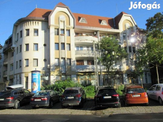 Eladó üzlethelyiség Kecskemét, Belváros