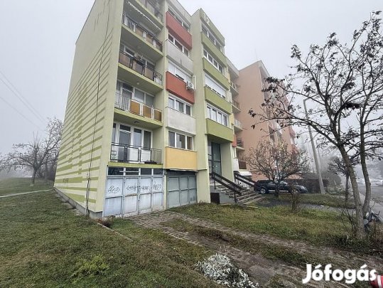 Eladó üzlethelyiség - Szentendre