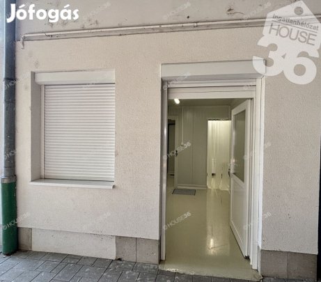 Eladó üzlethelyiség a Félegyházi piacon!