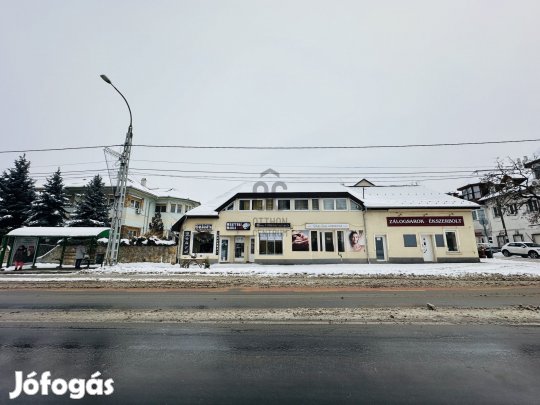 Eladó üzlethelyiség bérlővel Dunakeszi Fő útján  azonnali hozam!