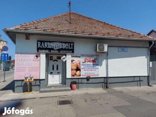 Eladó üzlethelyiség és 5 lakás egyben, Kecskeméten