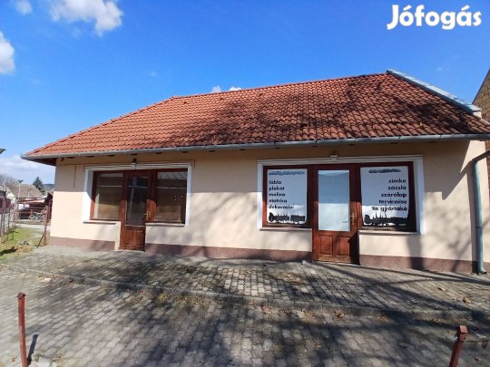 Eladó üzlethelyiségek Siklóson!