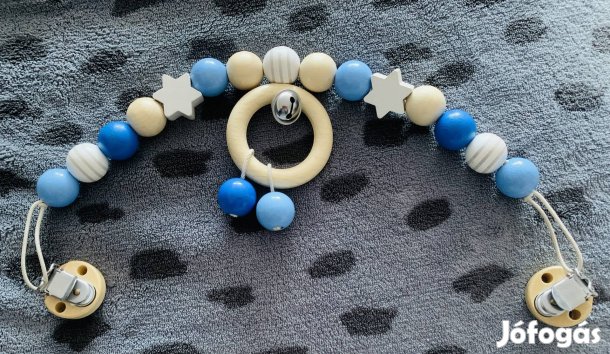 Eladó vadonatúj, fából készült baba csörgő bébihordozóra