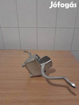 Eladó vadonatúj aluminium gyümölcsprés