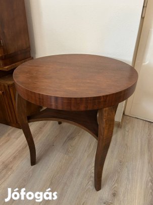 Eladó vagy cserélhető körasztal