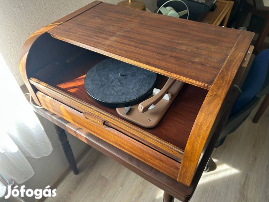 Eladó vagy cserélhető lemezlejátszó