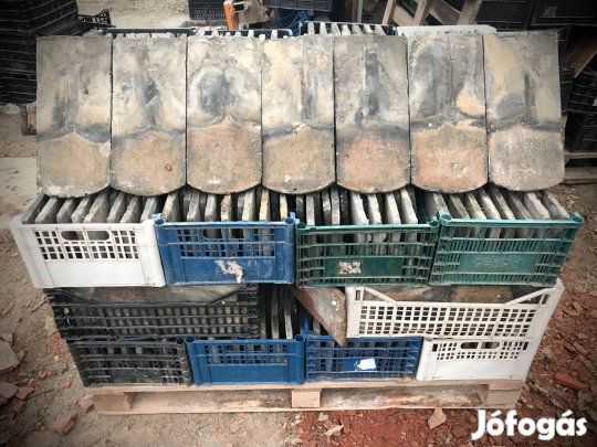 Eladó válogatot 160 éves antik hódfarkú cserép apatin cserép18X36cm