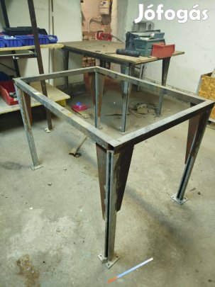 Eladó vas asztalok