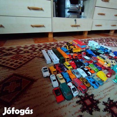 Eladó vegyes játék autó és Bakugán csomag!