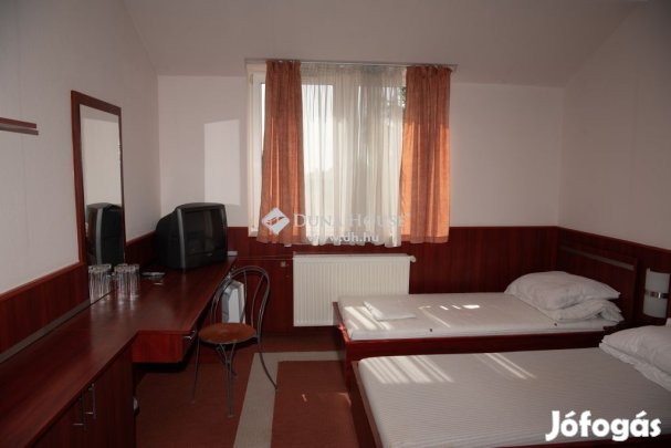 Eladó vendéglátás, Püspökladány