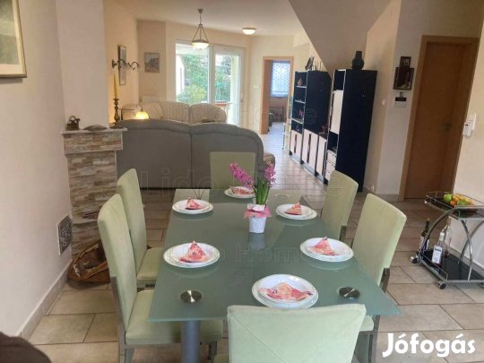 Eladó vízközeli családi ház Siófokon