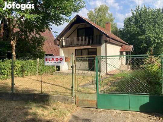 Eladó vízparti nyaraló