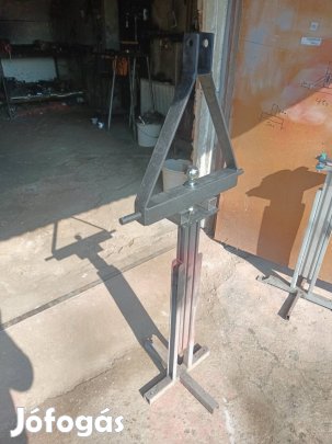 Eladó vonó háromszög japán vagy egyéb kistraktorhoz. 