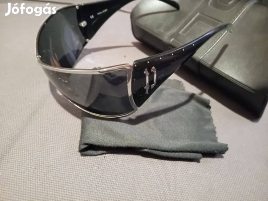 Eladó vsgy cserélhető!Felprobált Police napszemüveg