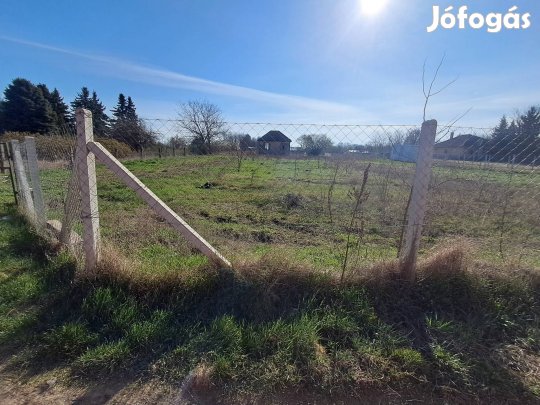 Eladó zártkerti ingatlan 