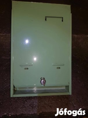 Eladó zöld postaláda