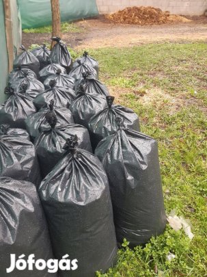 Eladó zsákolt darált lótrágya