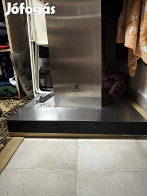 Electrolux LFT766X Kürtős páraelszívó, 60 cm, Hob2Hood, Breeze funkció