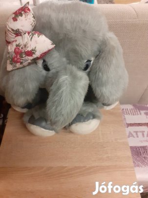 Elefánt plüss 40cm.