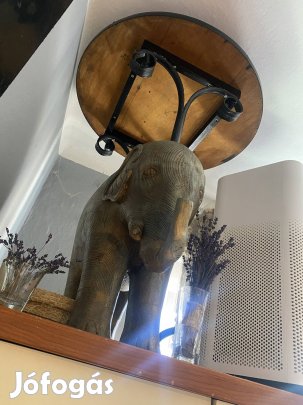 Elefántszobor asztal