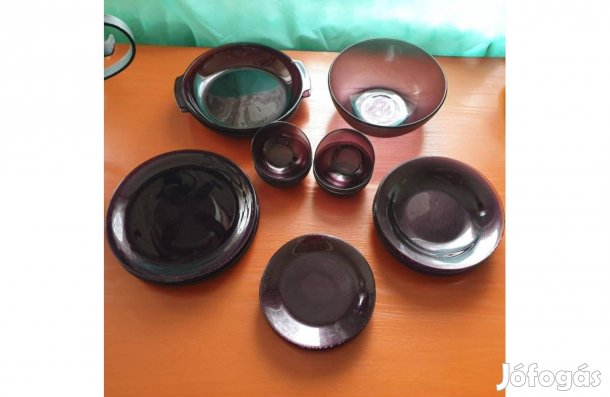 Elegáns 27 darabos lila üveg étkészlet Hibátlan állapotban!