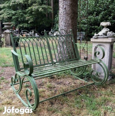 Elegáns Kovácsoltvas Hintapad - Stílus és nyugalom minden pillanatban