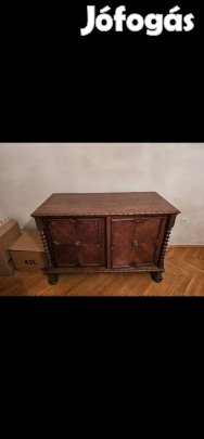 Elegáns XX. századi tömör tölgy alacsony szekrény