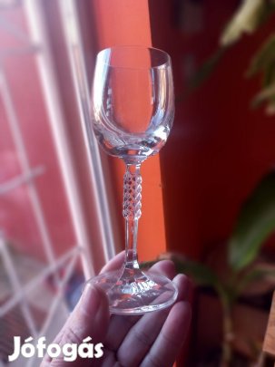 Elegáns csiszolt kristály üveg pohár talpas