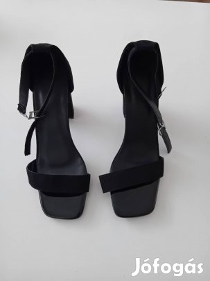 Elegáns fekete szandál 36os méretben, nem használt!