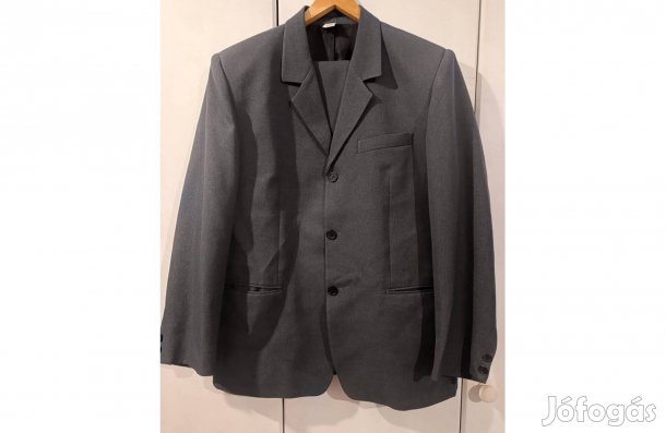 Elegáns férfi öltöny