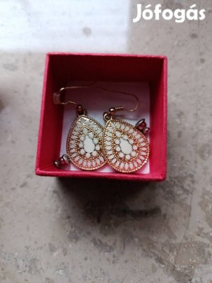 Elegáns gyöngy nyaklánc + aranyszínű lógós fülbevaló szett