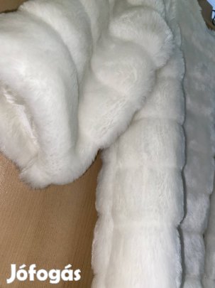 Elegáns hófehér  műszőrme kiskabát - S méret