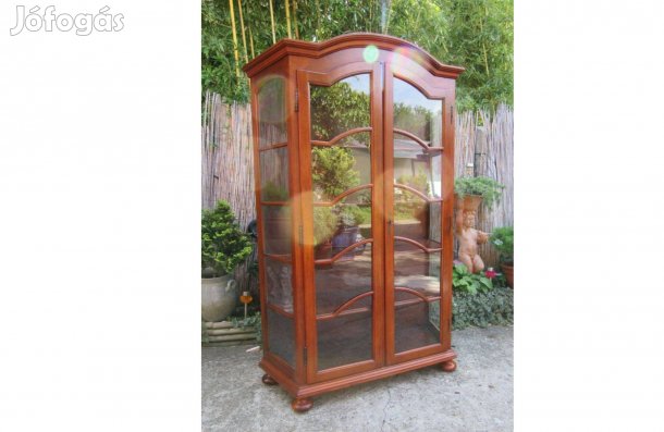 Elegáns két ajtós üveges vitrin - komód 188 cm magas