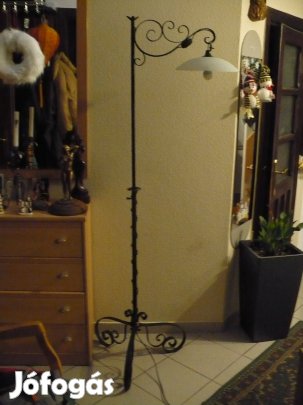 Elegáns kovácsoltvas állólámpa