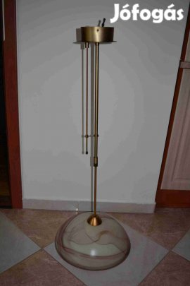 Elegáns mennyezeti lámpa étkezőbe