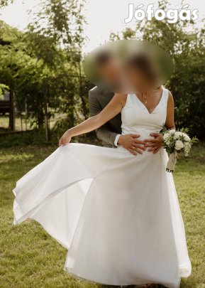 Elegáns menyasszonyi ruha