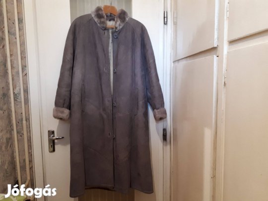 Elegáns női irhabunda, hosszú, kékes-szürke, álló galléros