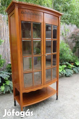 Elegáns régi és minőségi íves csiszolt üvegű vitrin 165 cm magas