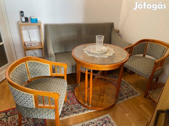 Elegáns szalonasztal garnitúra két székkel