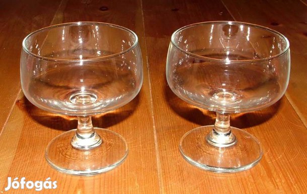 Elegáns talpas öblös pezsgős pohár