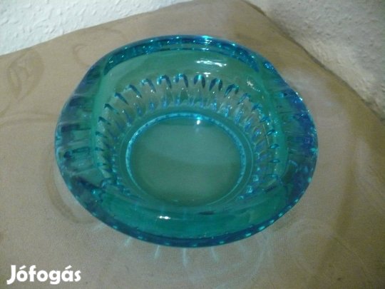 Elegáns üveg hamutál