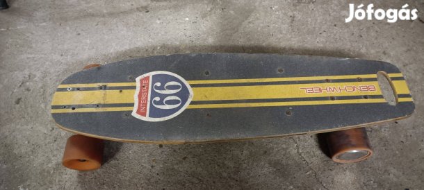 Elektromos gördeszka. Benchwheel