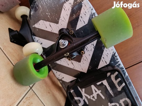 Elektromos gördeszka kivehető akkuval 