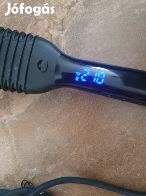 Elektromos hajkiegyenesitő fesű