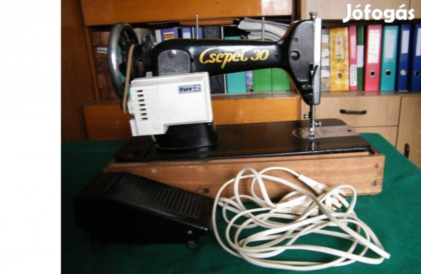 Elektromos hajtású Csepel 30 varrógép