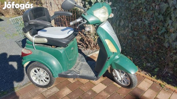 Elektromos háromkerekű moped